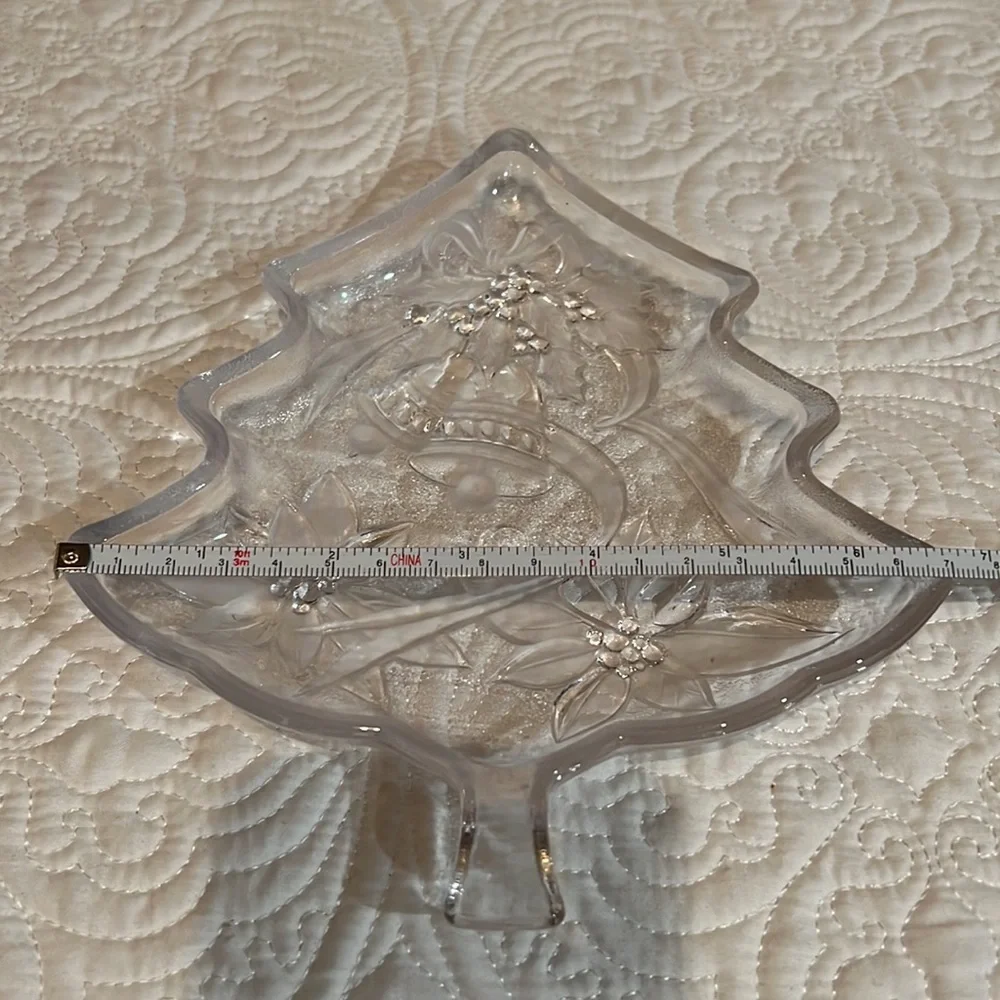 Glass‎ Christmas Tree servers